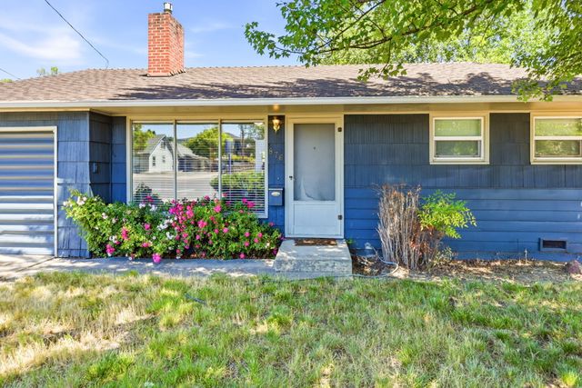 876 W Stewart Avenue, Medford, OR 97501