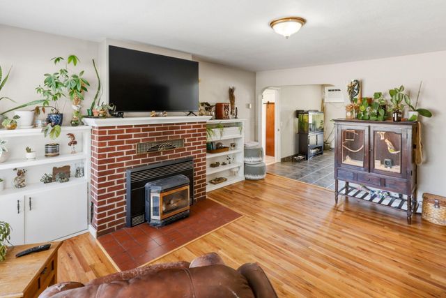 876 W Stewart Avenue, Medford, OR 97501
