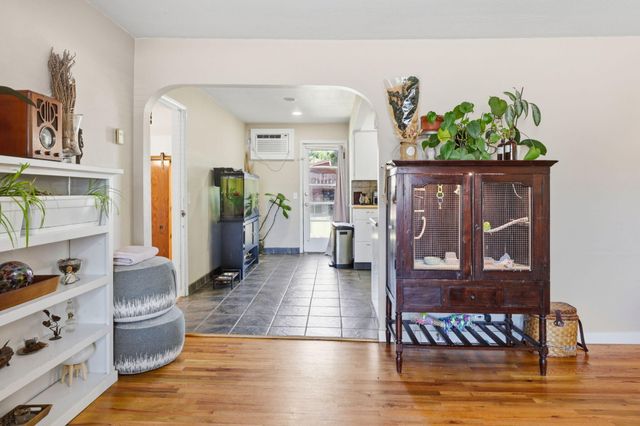 876 W Stewart Avenue, Medford, OR 97501