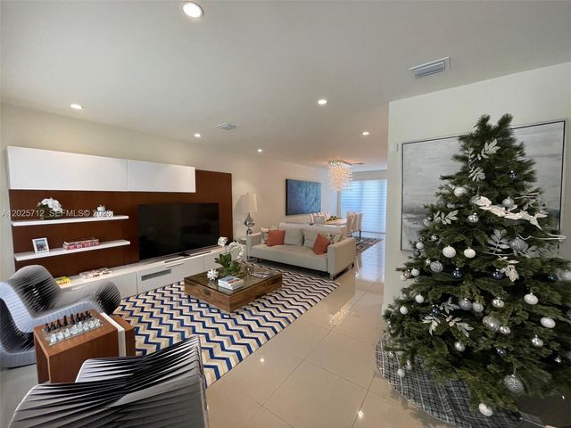 6471 NW 103rd Psge, Doral, FL 33178