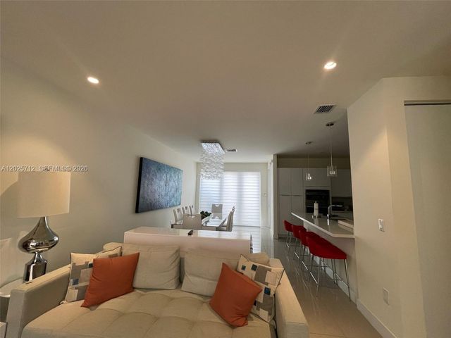 6471 NW 103rd Psge, Doral, FL 33178