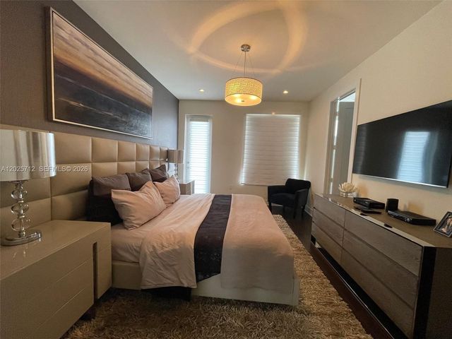 6471 NW 103rd Psge, Doral, FL 33178