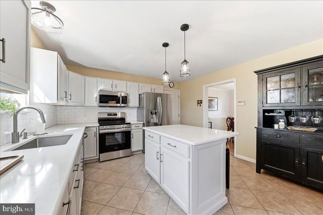 822 WATERWAY RD, Oxford, PA 19363