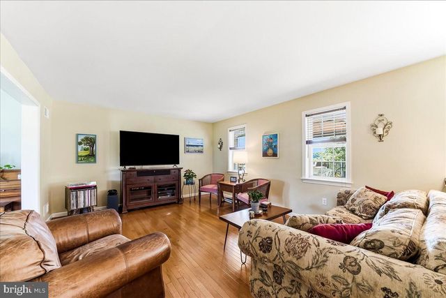 822 WATERWAY RD, Oxford, PA 19363