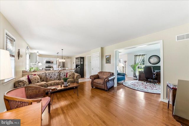 822 WATERWAY RD, Oxford, PA 19363