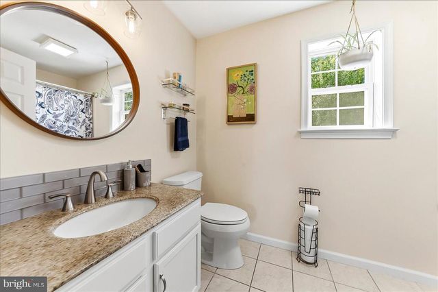 822 WATERWAY RD, Oxford, PA 19363
