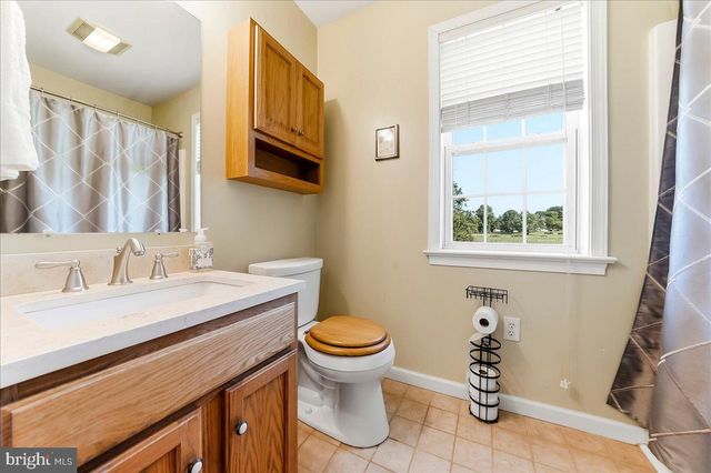 822 WATERWAY RD, Oxford, PA 19363