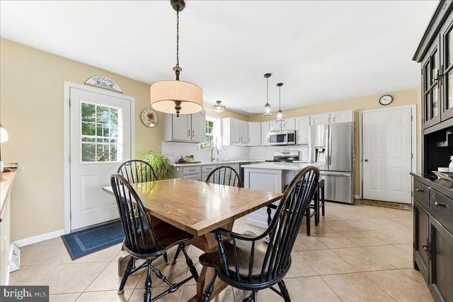 822 WATERWAY RD, Oxford, PA 19363