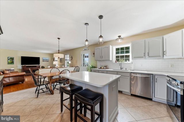 822 WATERWAY RD, Oxford, PA 19363