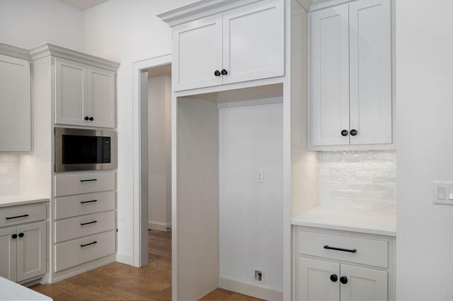 2199 N Silver Charm Avenue, Springfield, MO 65802