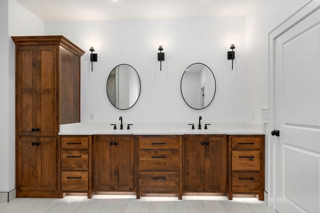 2199 N Silver Charm Avenue, Springfield, MO 65802