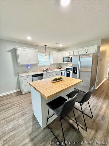 84 Union Avenue, Austin, IN 47102