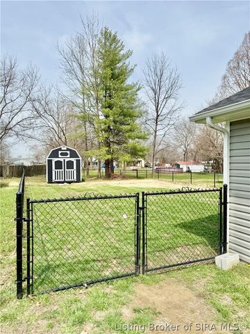 84 Union Avenue, Austin, IN 47102