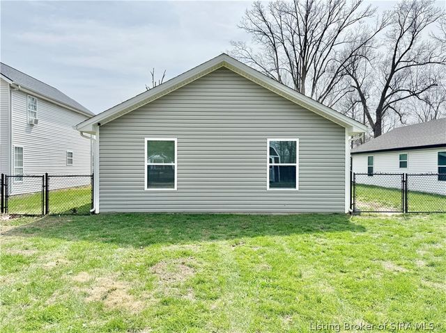 84 Union Avenue, Austin, IN 47102