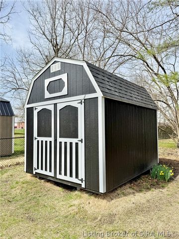 84 Union Avenue, Austin, IN 47102