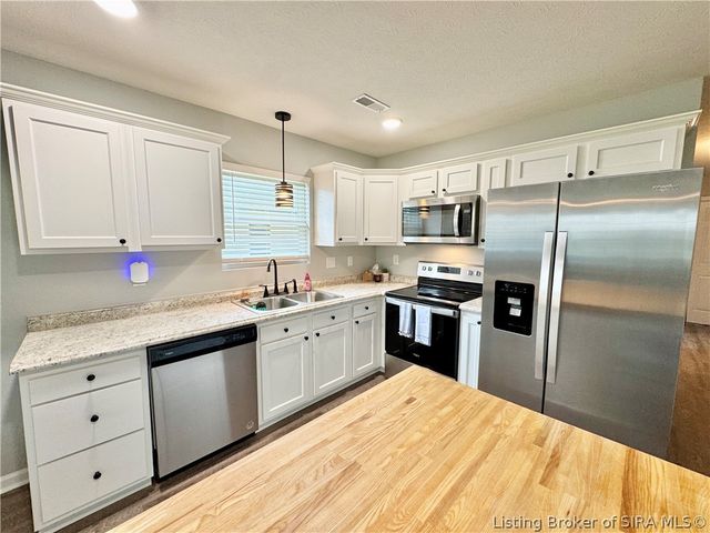 84 Union Avenue, Austin, IN 47102