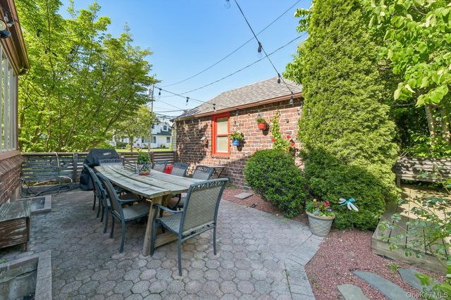 60 Croyden Road, Mineola, NY 11501