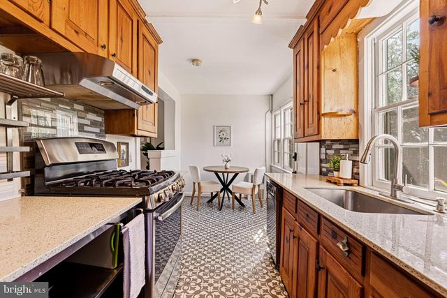 431 S KING ST, Leesburg, VA 20175