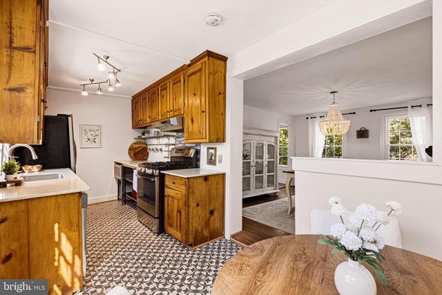 431 S KING ST, Leesburg, VA 20175