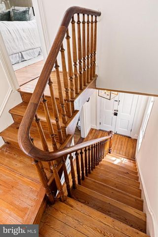 431 S KING ST, Leesburg, VA 20175