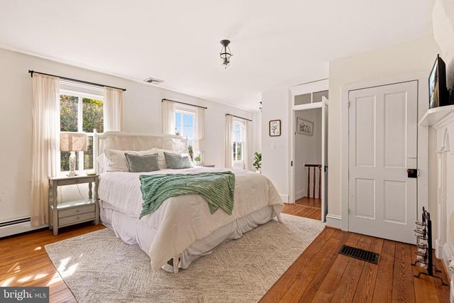 431 S KING ST, Leesburg, VA 20175