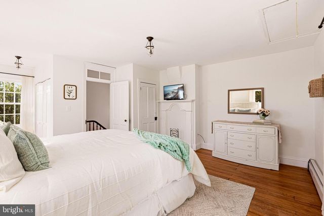 431 S KING ST, Leesburg, VA 20175