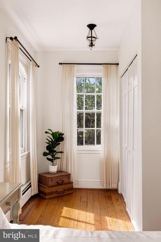 431 S KING ST, Leesburg, VA 20175