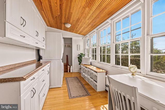 431 S KING ST, Leesburg, VA 20175