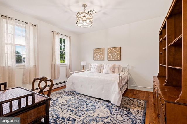 431 S KING ST, Leesburg, VA 20175
