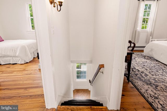 431 S KING ST, Leesburg, VA 20175