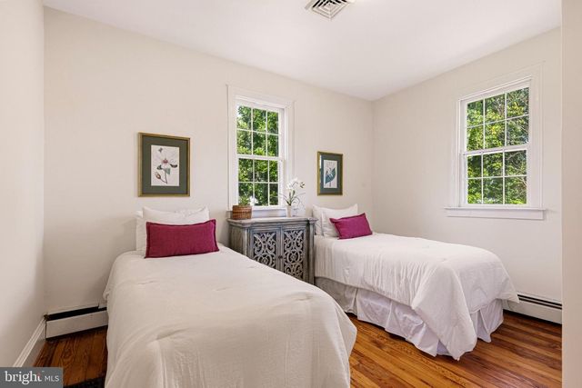 431 S KING ST, Leesburg, VA 20175