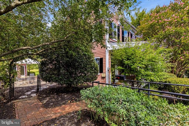 431 S KING ST, Leesburg, VA 20175