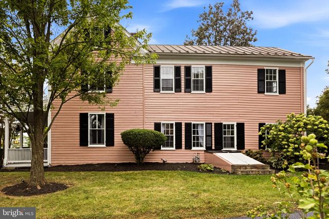 431 S KING ST, Leesburg, VA 20175
