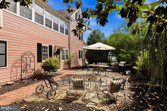 431 S KING ST, Leesburg, VA 20175