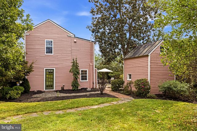 431 S KING ST, Leesburg, VA 20175