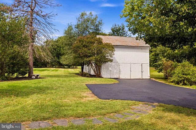 431 S KING ST, Leesburg, VA 20175