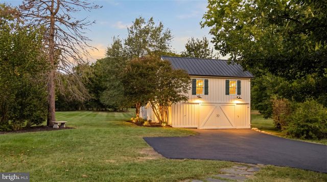 431 S KING ST, Leesburg, VA 20175