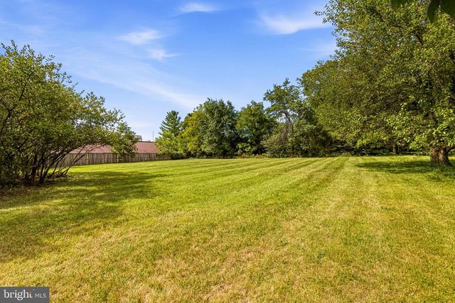 431 S KING ST, Leesburg, VA 20175