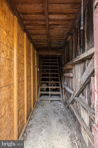 431 S KING ST, Leesburg, VA 20175