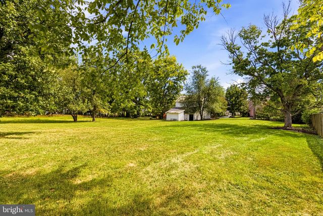 431 S KING ST, Leesburg, VA 20175