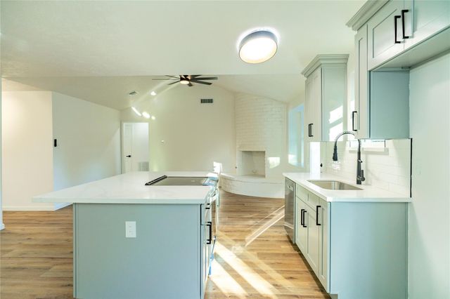 10907 Sharpview Drive, Houston, TX 77072