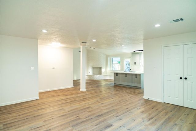 10907 Sharpview Drive, Houston, TX 77072