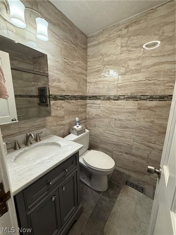 5981 Northview Drive, Seven Hills, OH 44131