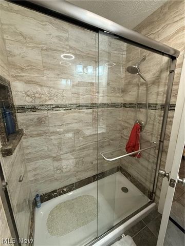 5981 Northview Drive, Seven Hills, OH 44131