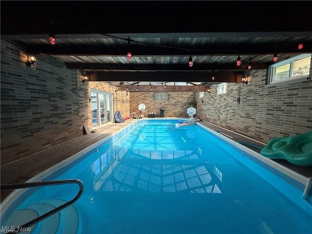 5981 Northview Drive, Seven Hills, OH 44131