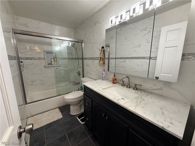 5981 Northview Drive, Seven Hills, OH 44131