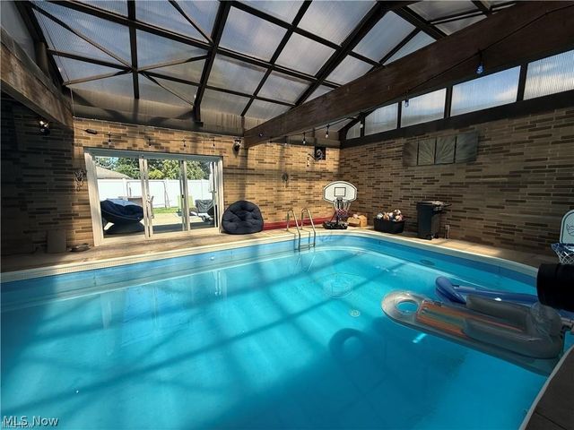 5981 Northview Drive, Seven Hills, OH 44131