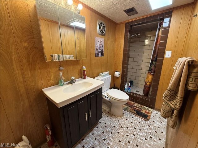 5981 Northview Drive, Seven Hills, OH 44131