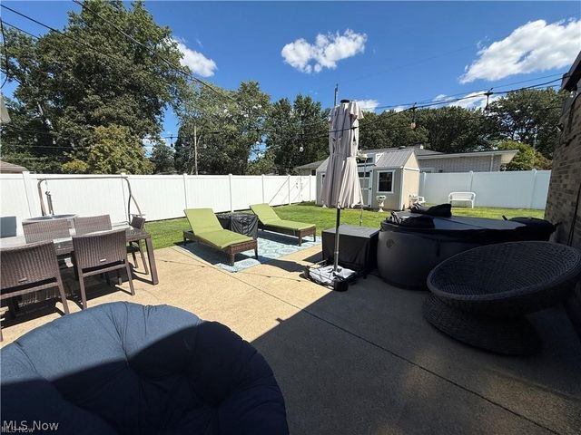 5981 Northview Drive, Seven Hills, OH 44131