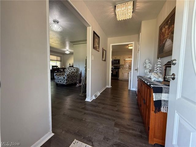 5981 Northview Drive, Seven Hills, OH 44131